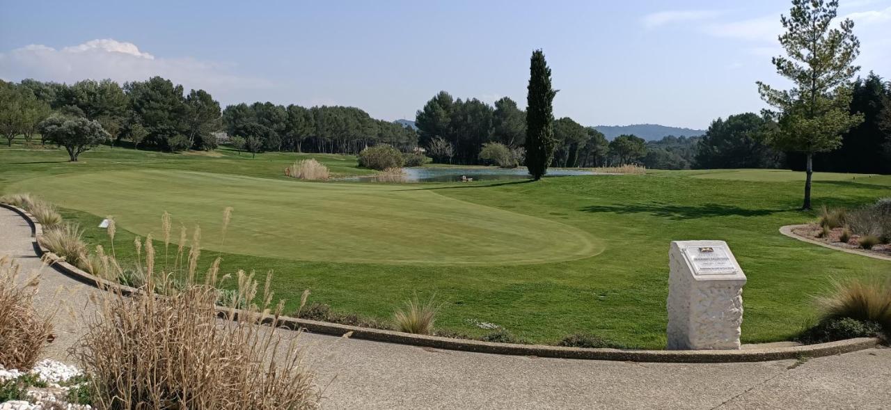 Charmant T2 Climatise Avec Belle Vue , Golf De Pont-Royal Mallemort Exterior photo